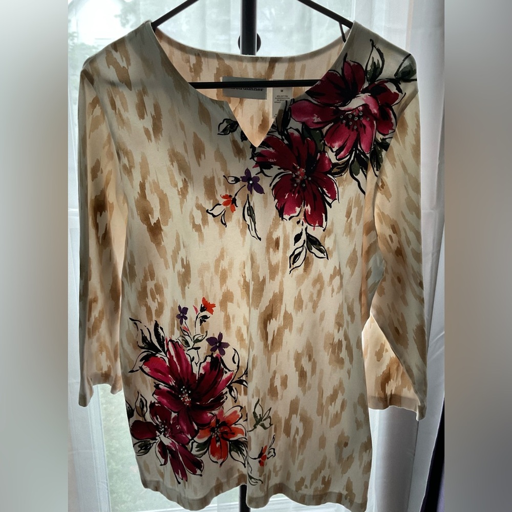 EUC, Alfred Dunner Graphic Red and Tan Blouse